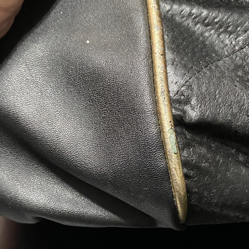 Elegant vintage Black gold trim Leather bucket Bag - Picture 12 of 16
